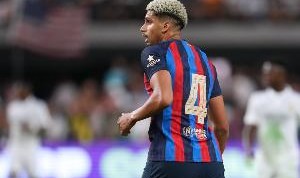 前巴萨青训教练：阿劳霍跑起来回抢时，让对手以为有列火车在追